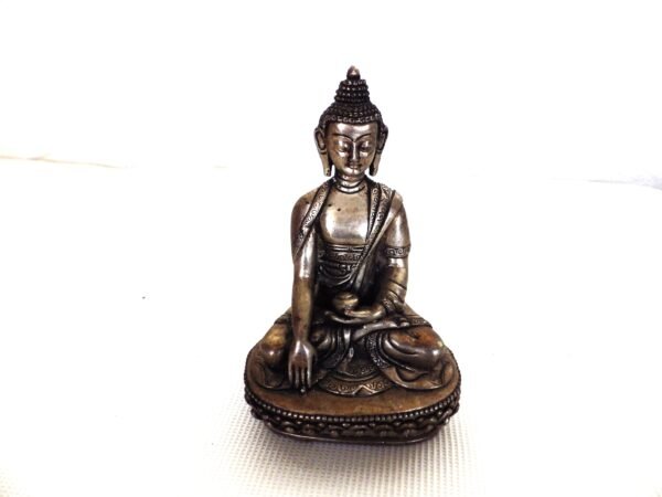 Siddharta Gautama, ou le Bouddha Shakyamuni (prise à la terre) - Bronze argenté - Népal