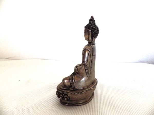 Siddharta Gautama, ou le Bouddha Shakyamuni (prise à la terre) - Bronze argenté - Népal – Image 7