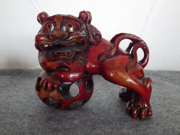 Paire de Chiens de Foo en bois sculpté - Bois - Chine - Milieu du XXème – Image 8