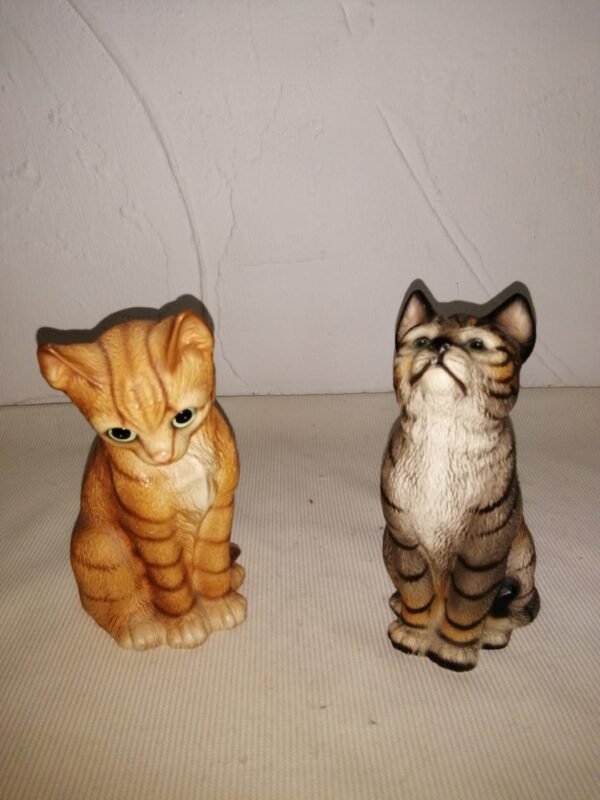 2 chats en Porcelaine