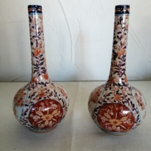 Duo de vases bouteille Imari ancien Japon XIXe – vue générale