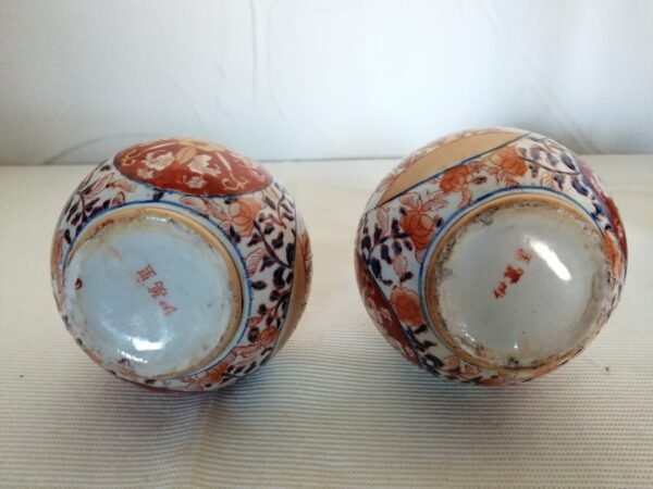 Base de duo de vases bouteille Imari ancienne Japon – détail patine