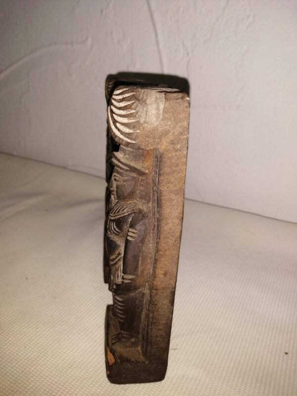 Bas-relief hindou en bois massif – Image 3