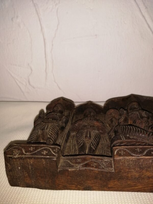 Bas-relief hindou en bois massif – Image 10